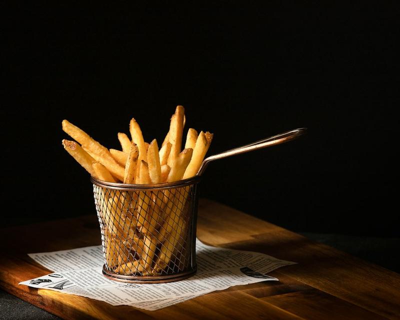 Papas fritas en canasta